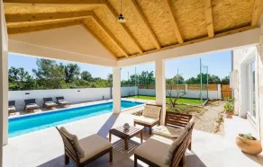 Beach front home in Zaton - Image 5