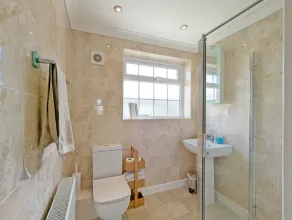 A family house that sleeps 5 guests  in 3 bedrooms - Image 4