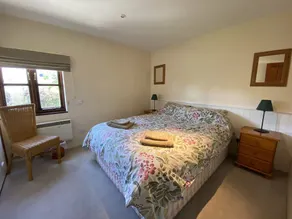 6 bedroom Lakeside cottage with fishing, pool, hot tub games room & so much more - Image 5