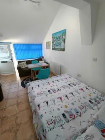 1 Bed Cottage - Sleeps 2 - Parking - WIfi - Image 3