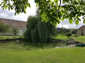 Countryside Retreat with Pond, Games Room, and Nearby Attractions - Image 5