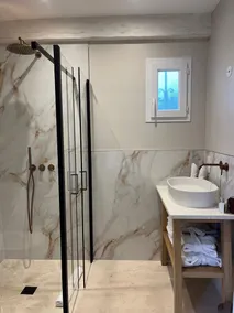 LUXURIÖSE ZEITGENÖSSISCHE VILLA, PLENITUDE UND AUSSERGEWÖHNLICHE ANSICHT - Image 4