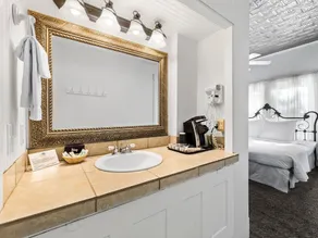 The Meyer Hotel - Image 4