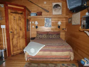Cozy, romantic waterfront cabin. Sleeps 2, pet-friendly, walk to all amenities. - Image 2