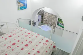 Salerno City Center, 100 meters from the sea, artistic lighting, hot tub. PERFECT - Image 5