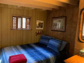 Cheerful 2 Bedroom Cottage with Hot Tub near Lake - Image 5