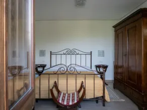 Cozy abode surrounded by greenery, just 10 minutes from the sea - Image 5