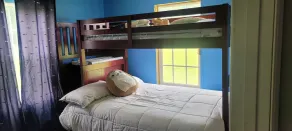 Cozy home. 15 minutes from the lake and 30 minutes from the beach! - Image 2