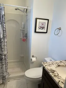 Beautiful fully renovated house, 1 short block from the beach. - Image 4