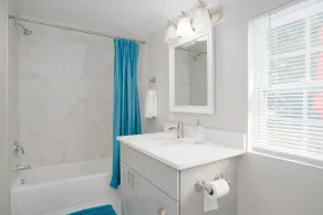 Renovated Fuse Entertainment District  DT 4 BR/3BA - Image 2