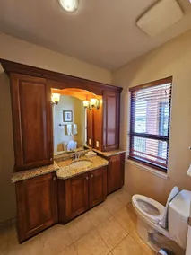Apartment Suite Penthouse located at hotel on Madison's east side! - Image 4