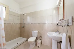 Villa Leantros -  Privately Set Villa near the Sea sleeping 8 guests in 4 bedrooms - Image 3