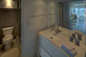 Deux étages Beach House avec vue sur l'océan sans fin et une terrasse de 500 Sqft !! - Image 4