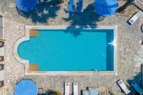 Villa Lianolia: Huge pool, A/C, WiFi, near the beach - Image 5