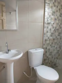 Casa Espaçosa com 2 Dormitório, Mobiliada, Cozinha Completa a 700 mts da Praia - Image 2