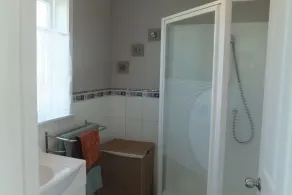 Wind down on White - 3 Bedroom -big Back yard - Image 3