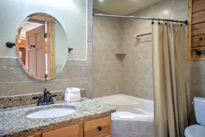 Mountaintop Cabin, 70+ Mile Views, Hot Tub, Game Room - Inkluderer et Biltmore Pass! - Image 3