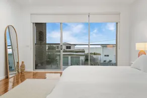 A family sized beach house just 2 mins from the beach and 1.6km from town. - Image 5