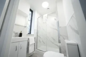Ealing Broadway Great Stay 7-Minute Walk from the Underground - Image 4