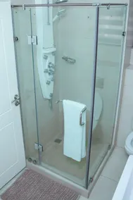 Luxury 3 Bed Apartment in Ridge - Image 4
