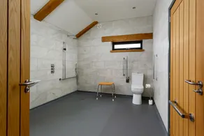 Spacious Wheelchair Accessible 2 Bedroom Cottage with Hot Tub - Image 4