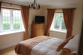 Yaffle Cottage. Home comfort in an idyllic woodland location - Image 3