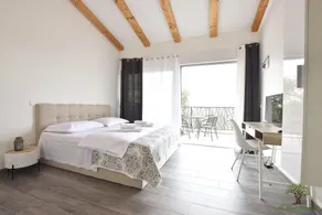 Fritliggende villa på bjerget ved siden af floden Cetina, 24/7 CONCIERGE SERVICE - Image 4