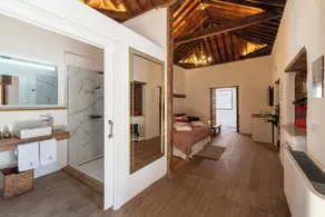 La Casa de La Camelia - Image 3