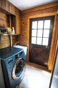 Honeysuckle Hideaway<br>Cabin with hot tub and king bed! Family friendly. - Image 2