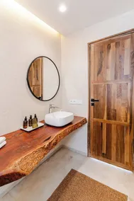 Laho Lodge - Image 2