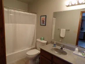 Comfortable suite, great location, easy access to Lake Superior! - Image 3