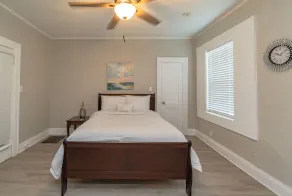 Cloverdale Large Group Duplex • 6BR • Sleeps 14 - Image 4