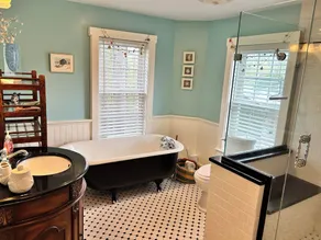 Spacious home centrally located in the quaint waterfront town of Onancock  - Image 5