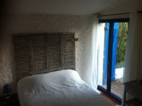Pied dans l'eau, une jolie maison bleue .. - Image 4