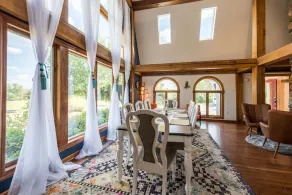 Luxurious farmhouse with breathtaking views on sprawling 14-acre farm - Image 4