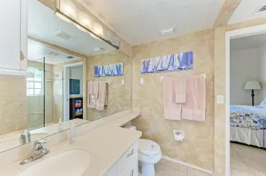 Casey Key Beachfront Escape: Charming 1BR Cottage - Image 3