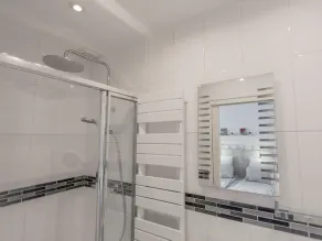 Neat modern house with private pool - Image 2