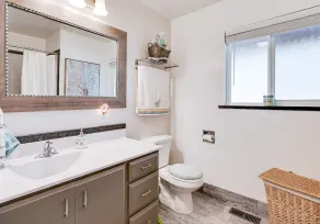 Quiet Mountainside home with amazing views just 15 minutes from skiing and town! - Image 3