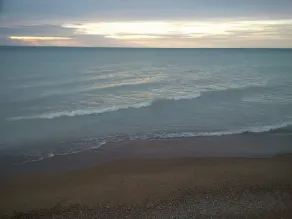 Cozy 2 Bedroom Cottage Walking Distance to the Beach - Image 5