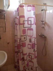 Holiday home with pool, Wi-Fi and air conditioning - Image 2