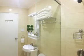 Deluxe Palm Beach Suite Steps Away From the Beach & Marriott Hotel - Image 3