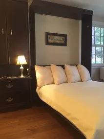 Guest Cottage on Country Estate - Image 2