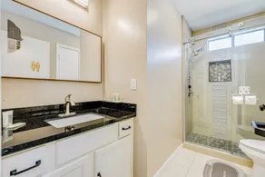 Dog-friendly apartment with central AC & washer/dryer - snowbirds welcome - Image 5