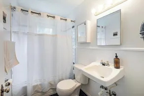 Gorgeous Sunny Ypsilanti Bungalow - Image 5