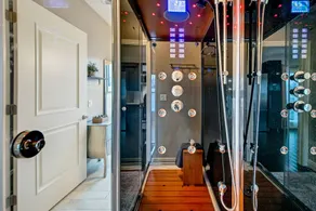 Luxe Penthouse Loft on Main St- Steam Shower, Elevator, Parking, Views, Kitchen - Image 4
