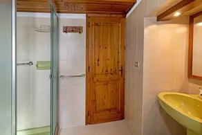 Casa Alpinone: casa rustica indipendente in campagna con giardino privato e frutteto - Image 5