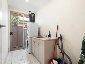 Our most popular home. Your family and staff will love it here! Bed & bath linen hire included. Unlimited NBN WIFI internet. Airconditioning (heat & cool) throughout. Easy free parking. Spacious and relaxing. - Image 2