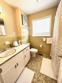 *Comfortable Townhome * King Beds * Long Term* - Image 2