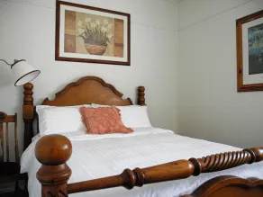 “Six Oaks” Wilderness Retreat - Image 4