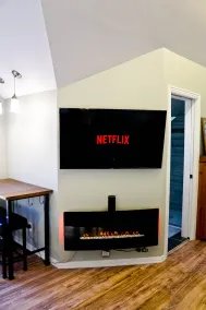 Peaceful and private studio, easy walk to downtown Edmonds - Image 2